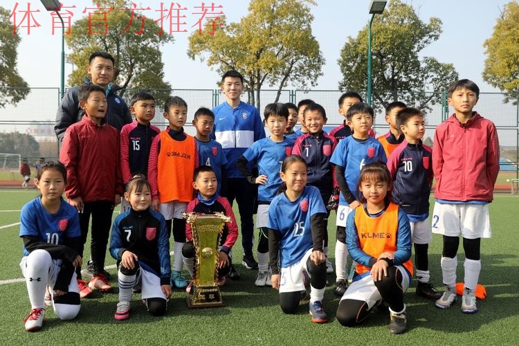 燕京啤酒2022中国足协杯“种子计划”走进张家港 前国脚周云再回母校